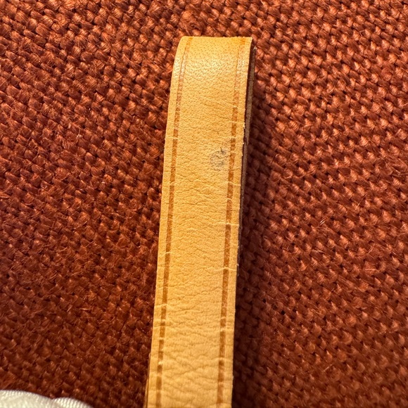 Louis Vuitton Heart-Shaped Shoe Inserts Keepers Charms LV Silk - Picture 6 of 7